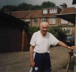 The legend that is Bill Nicholson is photographed in his beloved Spurs kit, relaxing in his back garden