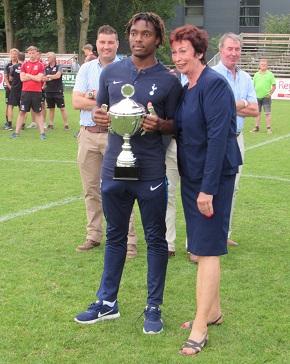 Kazaiah Sterling with the cup for finishing in fifth place