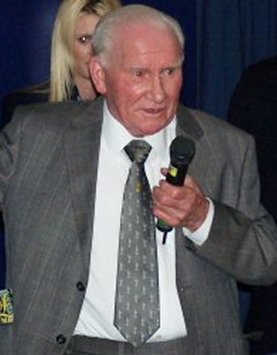 The late great Bill Nicholson, pictured at his Induction into the Spurs Hall of Fame in March 2004
